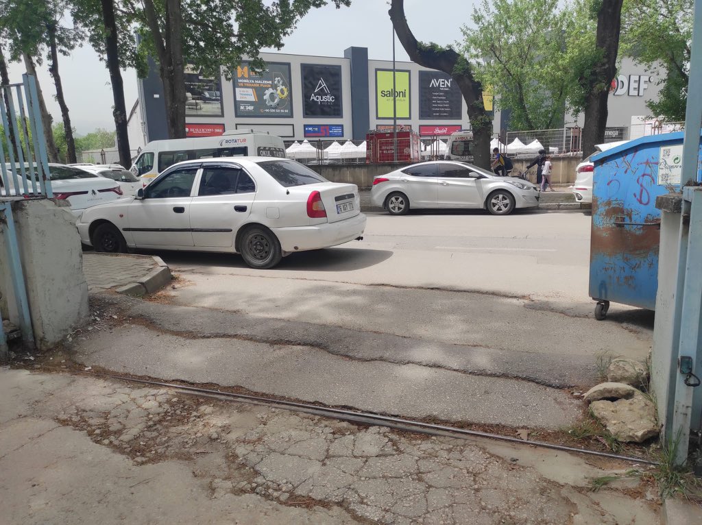 Elinizde stok bulunmadığını beyan ettiğiniz ‘Delinatör’ dubaları ben alsam siz takar mısınız ? <a href="/inegolbld/">İnegöl Belediyesi / 1870 🇹🇷</a> 

Çünkü biz otoparka aracımızla giriş çıkış yapamıyoruz! <a href="/alpertaban16/">Alper TABAN 🇹🇷</a>