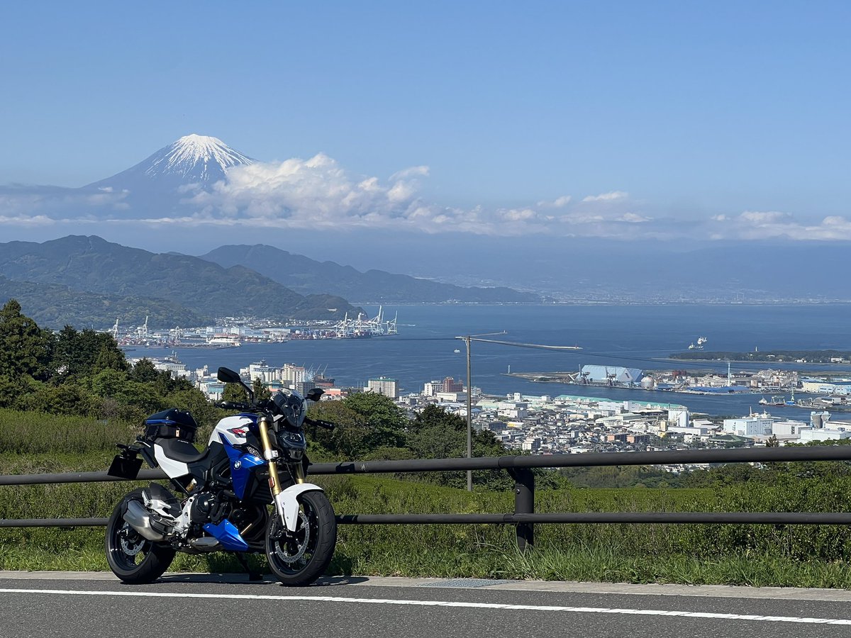 山と海と港と鉄馬😄
良い天気です☀️

#富士山 #日本平 #bmwmotorrad