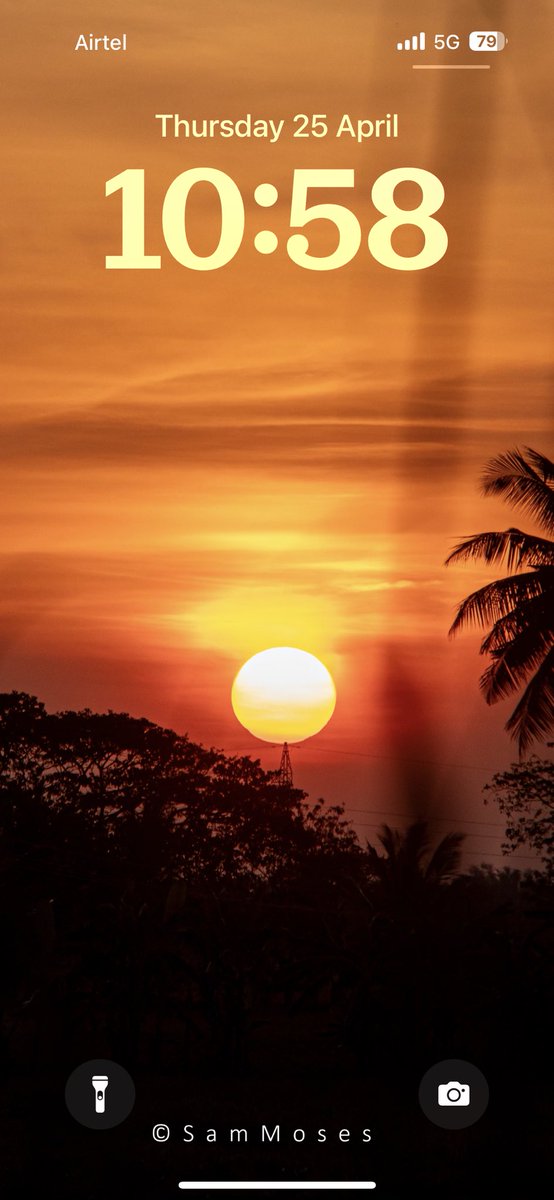 SamMozes's tweet photo. @appledsign Sunset picture taken by me 😬 https://t.co/fKU4TqEHa9