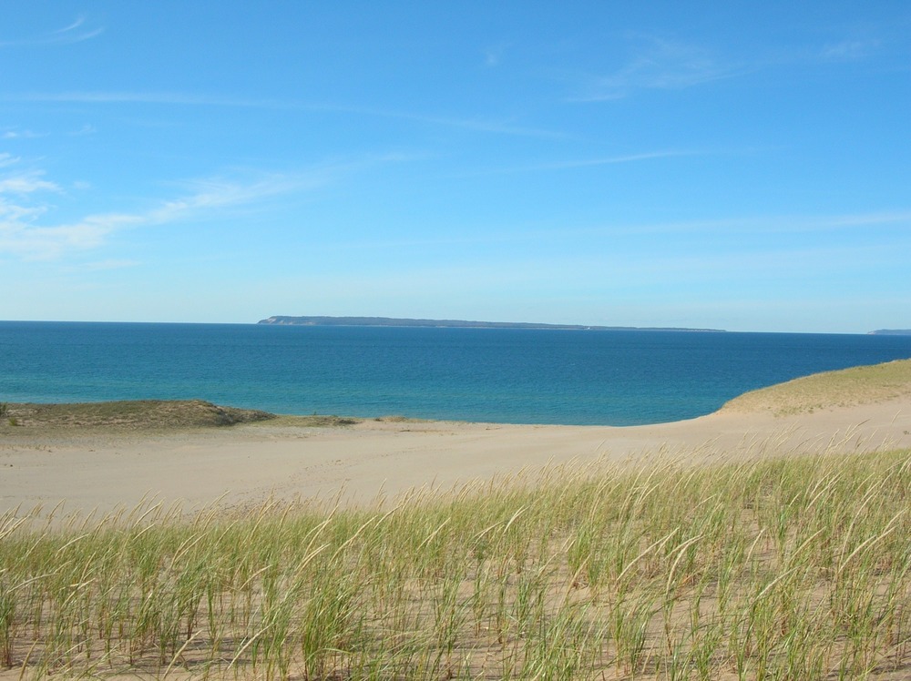 Dunes, lakes and forests can all be discovered at Sleeping Bear Dunes National Lakeshore in northern MI. The landscape is rich in history, with many lighthouses and shipwrecks displaying the shipping heritage of the Great Lakes #EarthMonth @NatlParkService @SleepingBearNPS