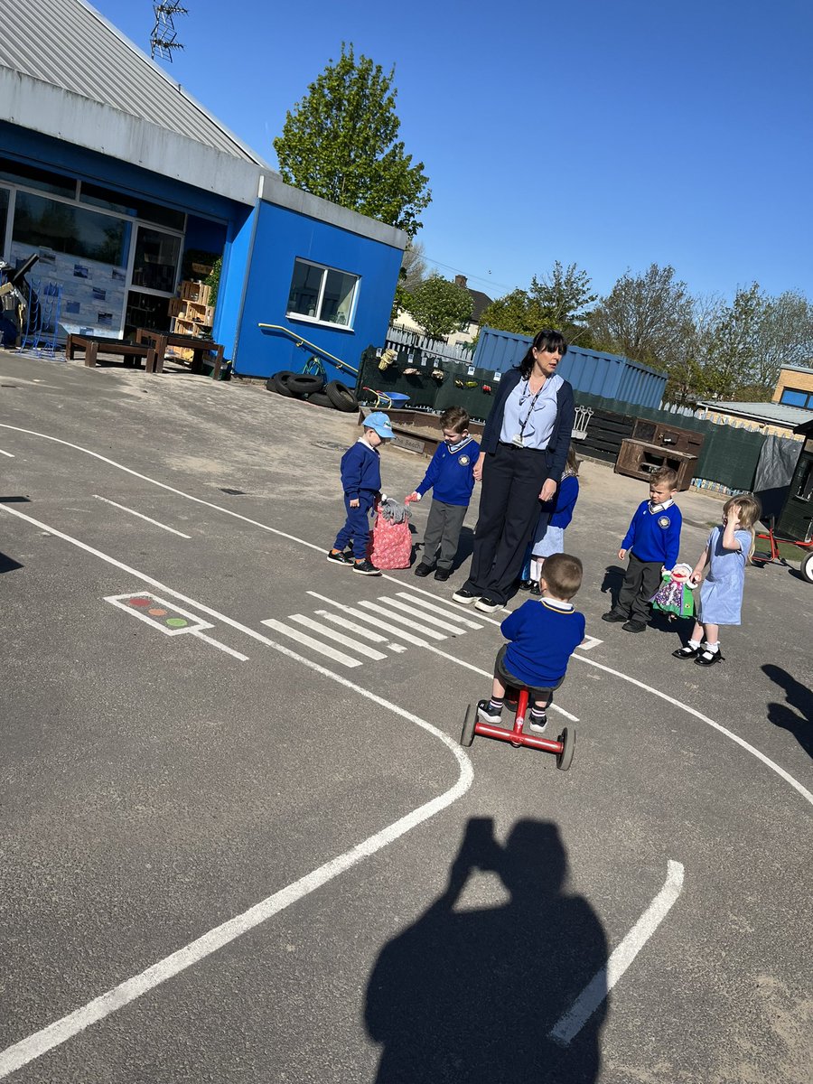 Today is #BeepBeepDay 🚙 In #Nursery we talked all about road safety. We practiced walking and holding a hand near a road & how to cross at a crossing 🚦We also learnt about the importance of car seats 💺🚙👏🏼 #RoadSafety #PSHE @Brakecharity