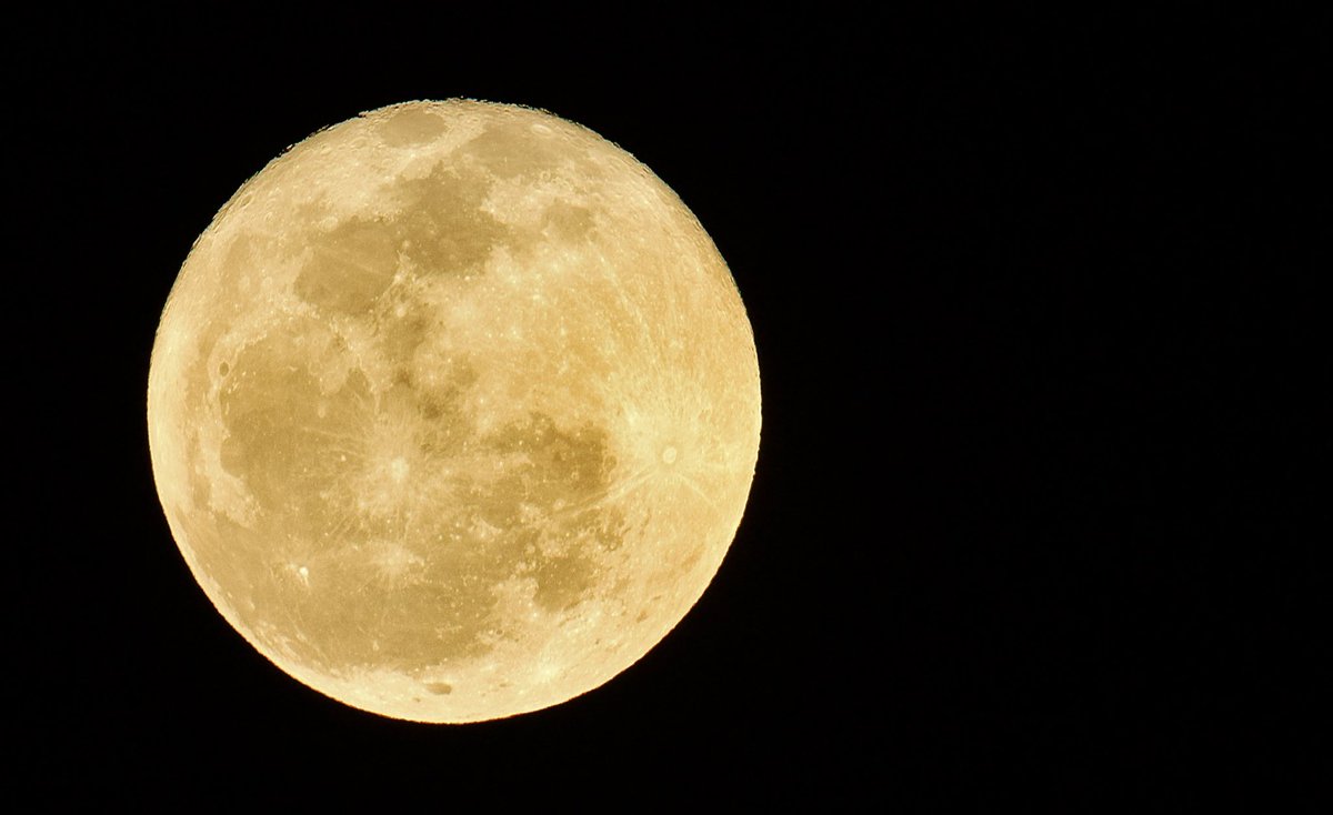 PINK MOON @CanonUSA #CanonR3 #RF600f4 over Caribbean Sea #Belize