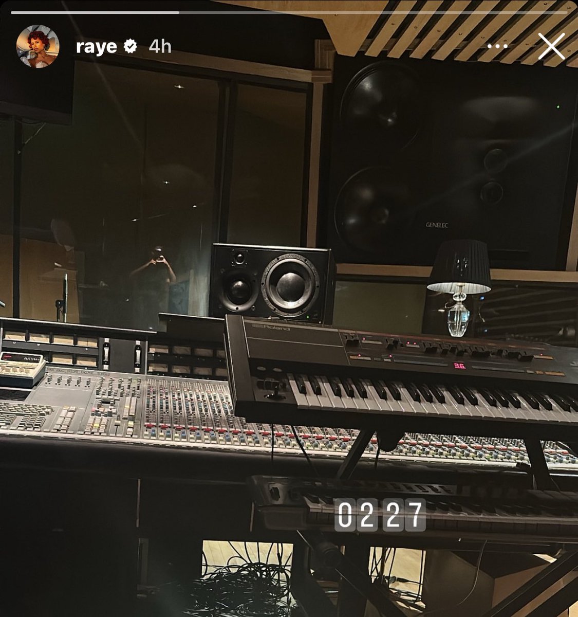 Raye is back in the studio. 👀