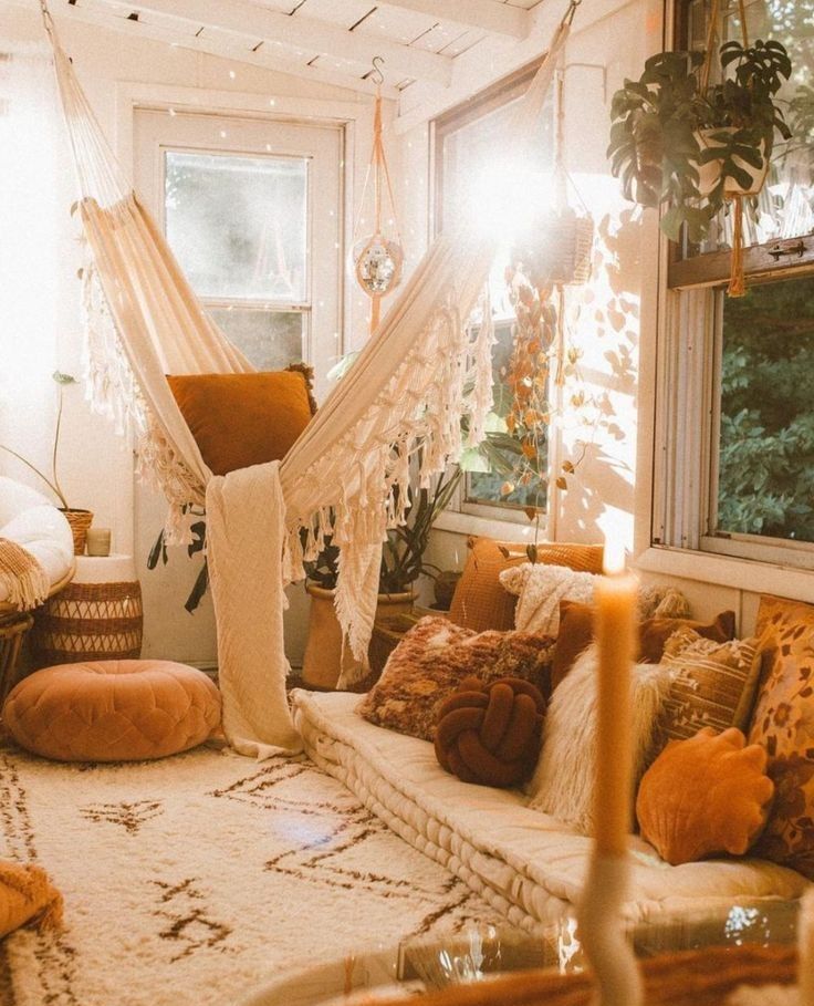 Feeling overwhelmed by the daily grind? #MindfulInMay offers a sanctuary of calm. Discover how just 10 minutes of meditation a day can reduce stress, enhance focus, and bring peace to your hectic life. 

Join us to find your calm in the chaos. 🌿 mindfulinmay.org