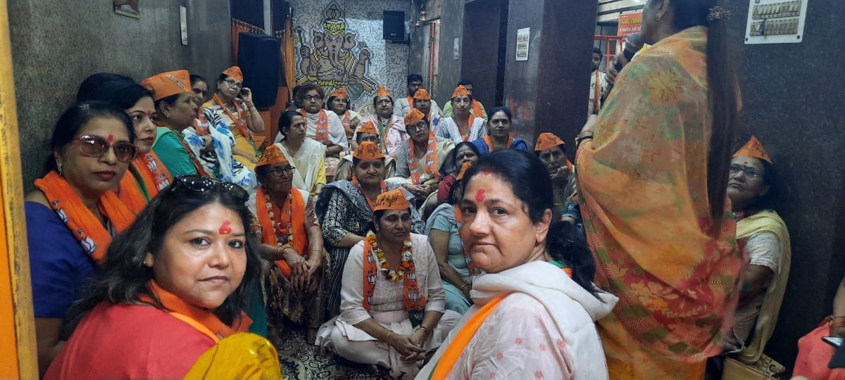 मेरठ हापुड लोक सभा चुनाव 2024 हापुड़ में सेक्टर 16 में महिलाओं के बीच मोदी जी के द्वारा महिलाओं के लिए किए गए कार्यों और विकसित भारत की ओर भारत के बढ़ते हुए कदम की चर्चा करते हुए अरुण गोविल जी के लिए वोट अपील की। महिलाओं का भारी समर्थन मिला।