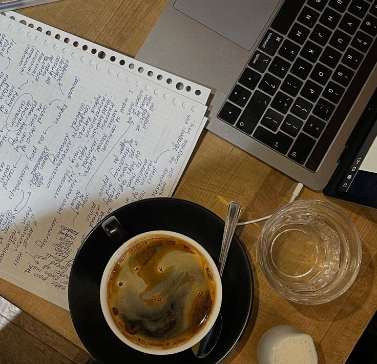 isa_verso's tweet image. ⌕ #studytwt | #studytwtbr | #langtwt 

isa
vinte um anos 
direito na federal ⚖️ - 3° sem.

oficina do diabo em tempo integral
cinéfila ortodoxa, pensamentos intrusivos
uni life na vibe asilo arkham

‹𝟹 fleetwood mac, cafeína, old swiftie, sylvia plath