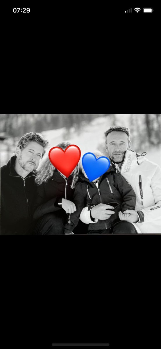 fredericammico's tweet photo. La voilà ma famille #Marion #MaréchallePen nos enfants st heureux et Français,l’amour qu’on leur donne te sert de rampe électorale,tu craches depuis 11 ans sur nos familles, la loi ne changera pas, la #GPA reste autorisée ds les pays où c’est encadré,tu n’auras jamais nos voix. https://t.co/n4RewORUDx