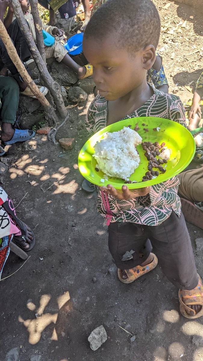 Dans le cadre d'accompagner les enfants déplacés de la guerre à #lEst de la #RDCongo en assistance alimentaire avec 
#GomaHub& @StakeGoma et @Tokenmithr