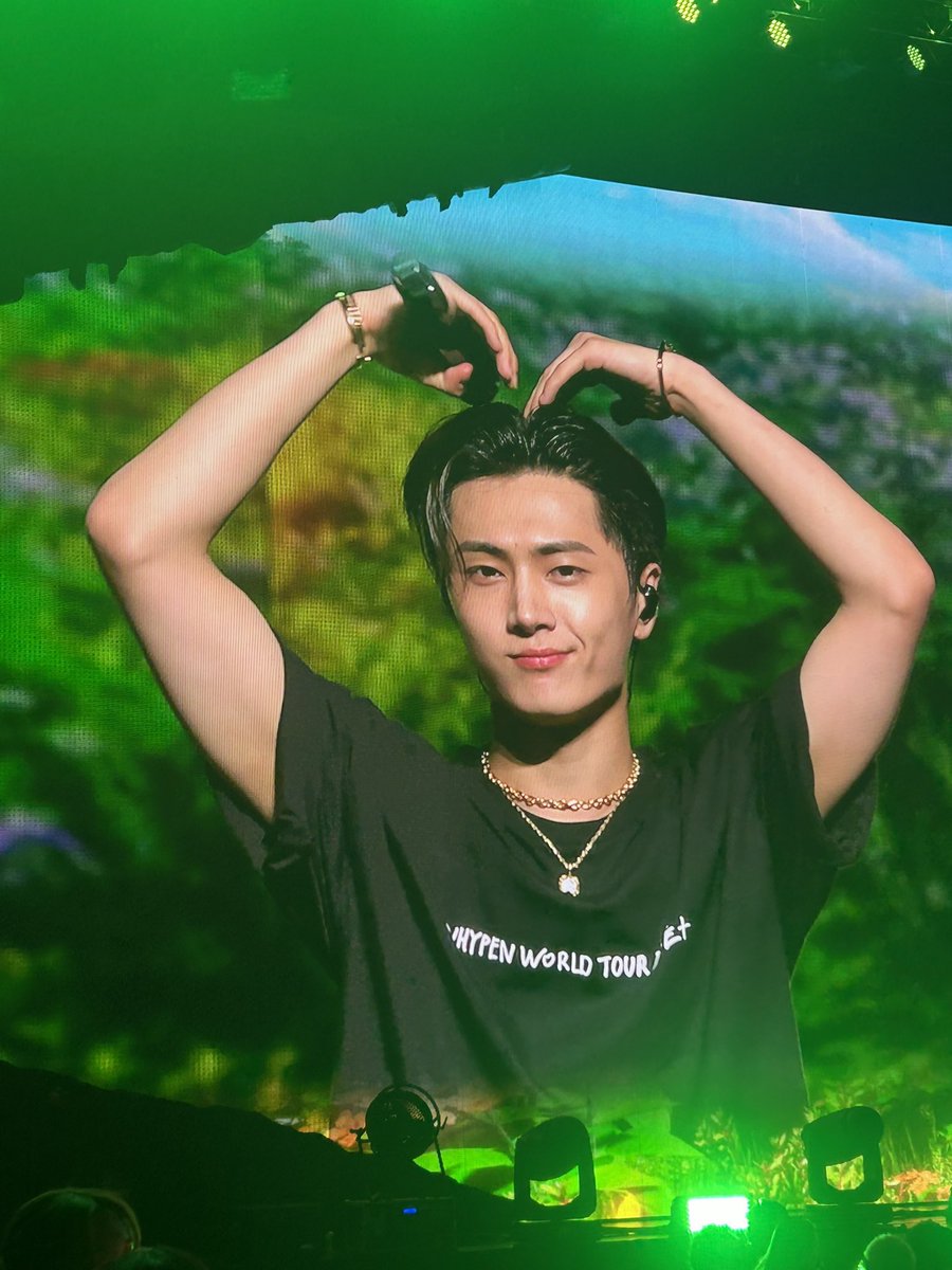 BLUEJAYS_CO's tweet photo. So happy for everything that April has brought us so far for our Jay 🥹💚

We know he will shine more this year and we’re here for it 🥳💚

#ENHYPEN  #JAY #엔하이픈  #제이 #ENHYPEN_JAY #엔하이픈_제이 https://t.co/wAms8q10R3