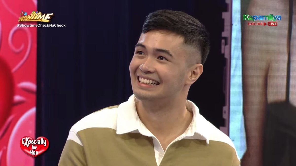 articulateboy's tweet photo. Greenest flag I’ve ever seen on this show. IG reveal naman, @itsShowtimeNa 😅 #ShowtimeCheckNaCheck #EXpeciallyForYou https://t.co/DO3pkkPKtV