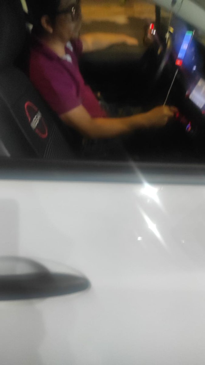 iyaryrdz's tweet photo. @DiDi_Mexico tus choferes rateros y amenazadores te dejo la foto de Juan con placas JUC1927 que no quiso entregar el envío por qué no se le pago un viaje cargado ya a mi tarjeta https://t.co/3w97j6zneS