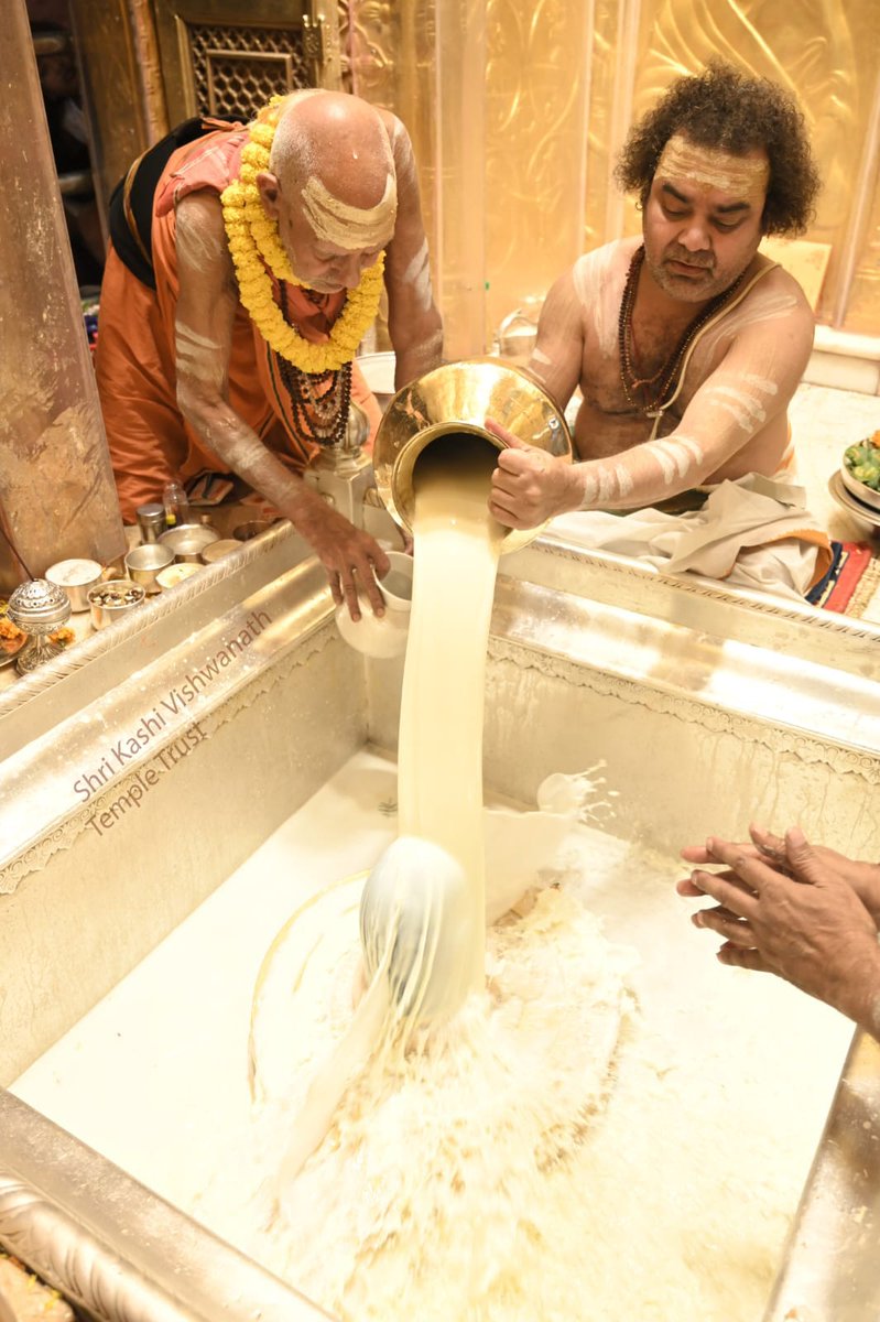 आज दिनांक 25-04-2024 को श्री काशी विश्वनाथ मंदिर में मंगला आरती के भव्य दर्शन Shri Kashi Vishwanath's official social media handles: Facebook - facebook.com/ShriKashiVishw… Twitter - twitter.com/ShriVishwanath Instagram - instagram.com/shrikashivishw… Youtube - youtube.com/channel/UCdMj2…