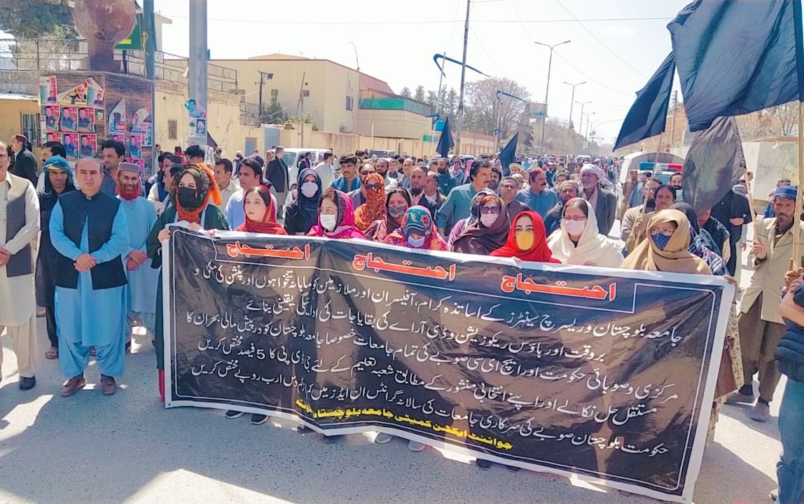 And #women UoB Quetta teachers on roads for salaries? Why wouldn't they get their salaries (basic right)? And why wouldn't the @MediaCellPPP government adopt universities as @hecpkofficial devolved as per 18th Amendment in 2010? @BBhuttoZardari @AseefaBZ @BakhtawarBZ @AAliZardari