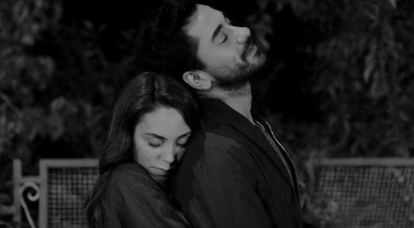 "لقد عشت معك شعور أول مرة من كل شيء وهذا يكفيني ويكفي لأتذكرك دائمًا♥️.