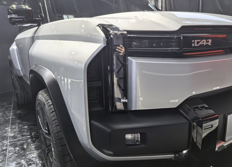 The Chery iCar 03T made an appearance on the opening day of the #BJAutoShow ; it’s all-electric, bigger and cooler than the iCar 03. Curious about the interior? ❤ this post for part 2. 
#BeijingAutoShow #AutoChina2024 #EVs