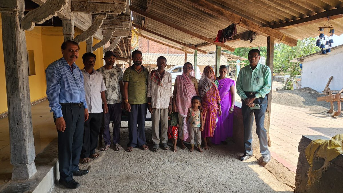 ABP_Surgana's tweet photo. Aspirational Block #Surgana is ready for Voting! Are you ?
Officials of various departments of Panchayat Samiti  under leadership of Block Development Officer Mr. Mahesh Poddar did Home Visits for Voter Awareness

#VoteKarNashikkar
#मी_निवडेन_माझा_खासदार 
@Deonashik @InfoNashik https://t.co/UCNclJhPEt