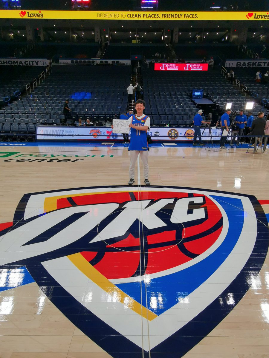 ThunderClub2017's tweet photo. From China To OKC⚡
Our dream come true❤
@okcthunder https://t.co/BeEicvut5o