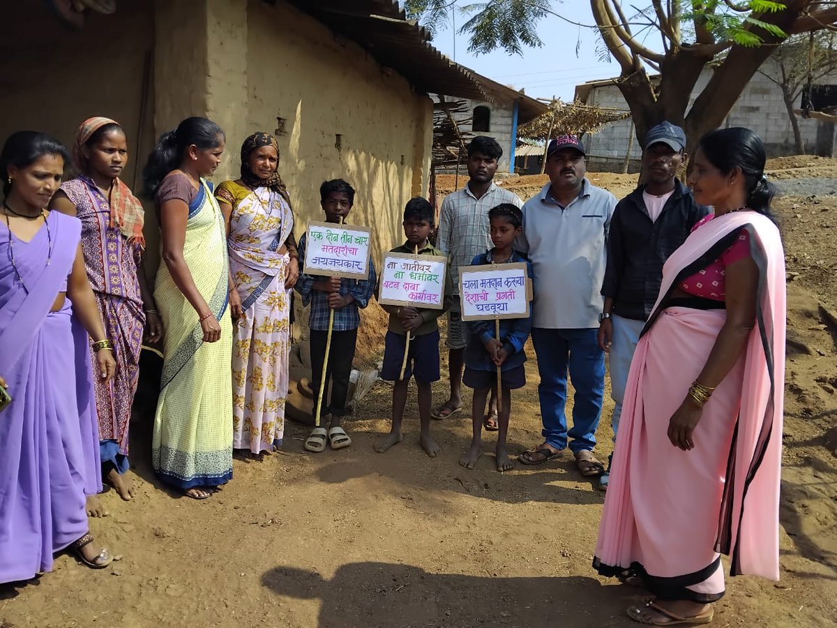 ABP_Surgana's tweet photo. Aspirational Block #Surgana is ready for Voting! Are you ?
Officials of various departments of Panchayat Samiti  under leadership of Block Development Officer Mr. Mahesh Poddar did Home Visits for Voter Awareness

#VoteKarNashikkar
#मी_निवडेन_माझा_खासदार 
@Deonashik @InfoNashik https://t.co/UCNclJhPEt