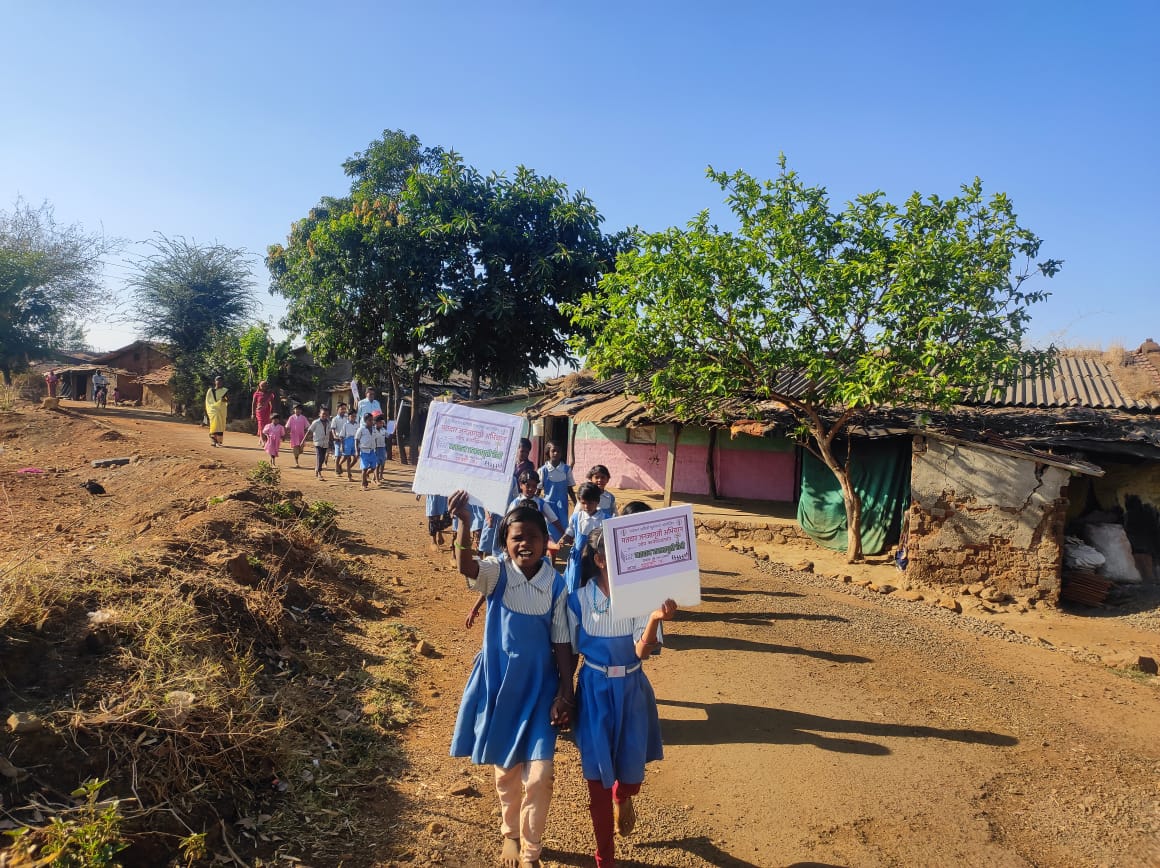 ABP_Surgana's tweet photo. Aspirational Block #Surgana is ready for Voting! Are you ?
Officials of various departments of Panchayat Samiti  under leadership of Block Development Officer Mr. Mahesh Poddar did Home Visits for Voter Awareness

#VoteKarNashikkar
#मी_निवडेन_माझा_खासदार 
@Deonashik @InfoNashik https://t.co/UCNclJhPEt