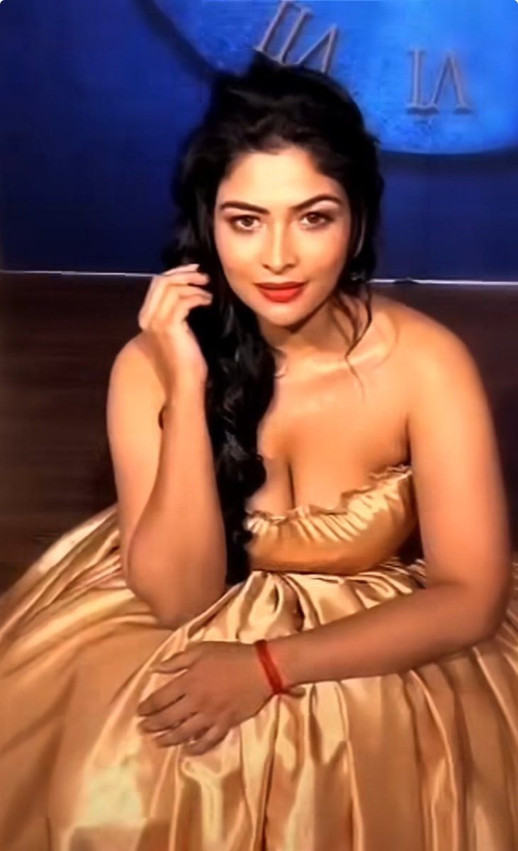 Devil_Murdock_'s tweet photo. VJ Maheshwari Huge Clevage 🥵 https://t.co/VGIOT6A2mW