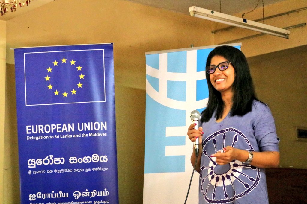 EU_in_Sri_Lanka's tweet image. Today we are in Kuliyapitiya bringing the #MakeHer series to students at Holy Angels Girls College.

Together we are working towards empowering and encouraging #GirlsinSTEM 👩‍🔬🧪🔬