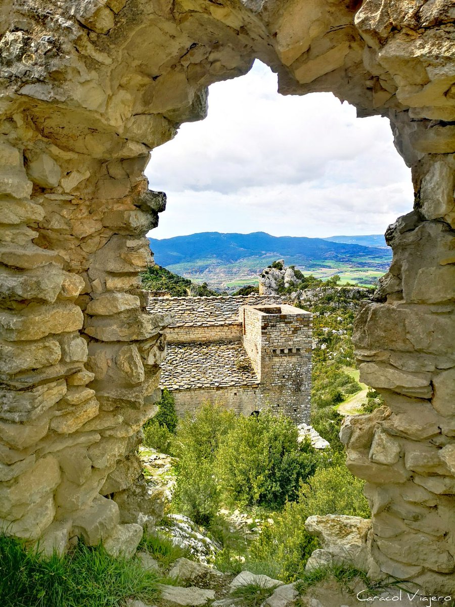 ⛰️Paisajes de ensueño en la excursión al castillo de Samitier por el congosto del Entremón, #Huesca. ¡Échale un vistazo! 👇👀 caracolviajero.com.es/blog/castillo-…