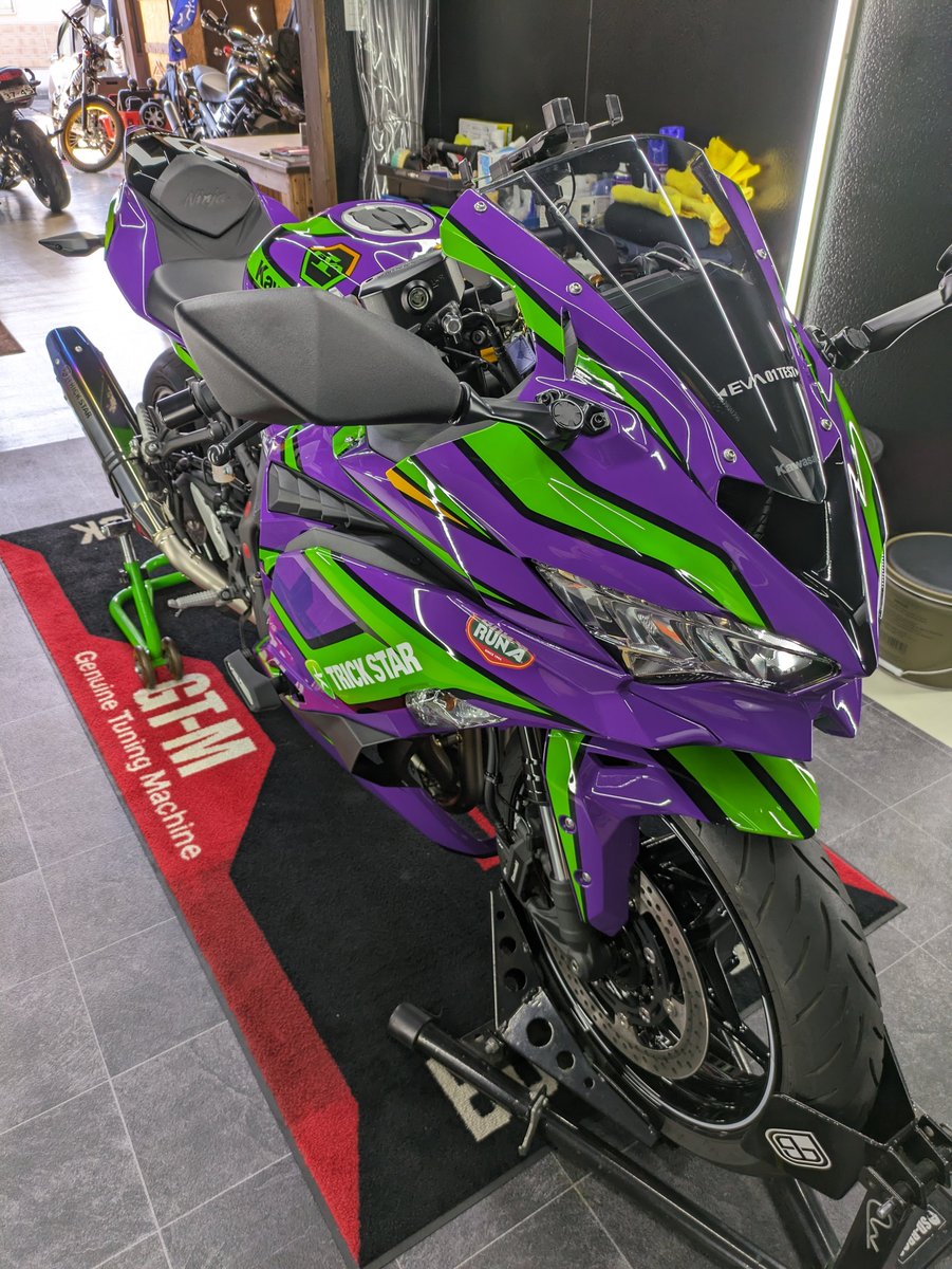 SDBROSMC's tweet photo. コーティング完了です✨

#cr1ガラスコーティング
#マイスタープロショップ
#kawasaki
#zx25r
#trickstar
#eva
#sdbros
#sdbrosmc https://t.co/qX4w1cASzM