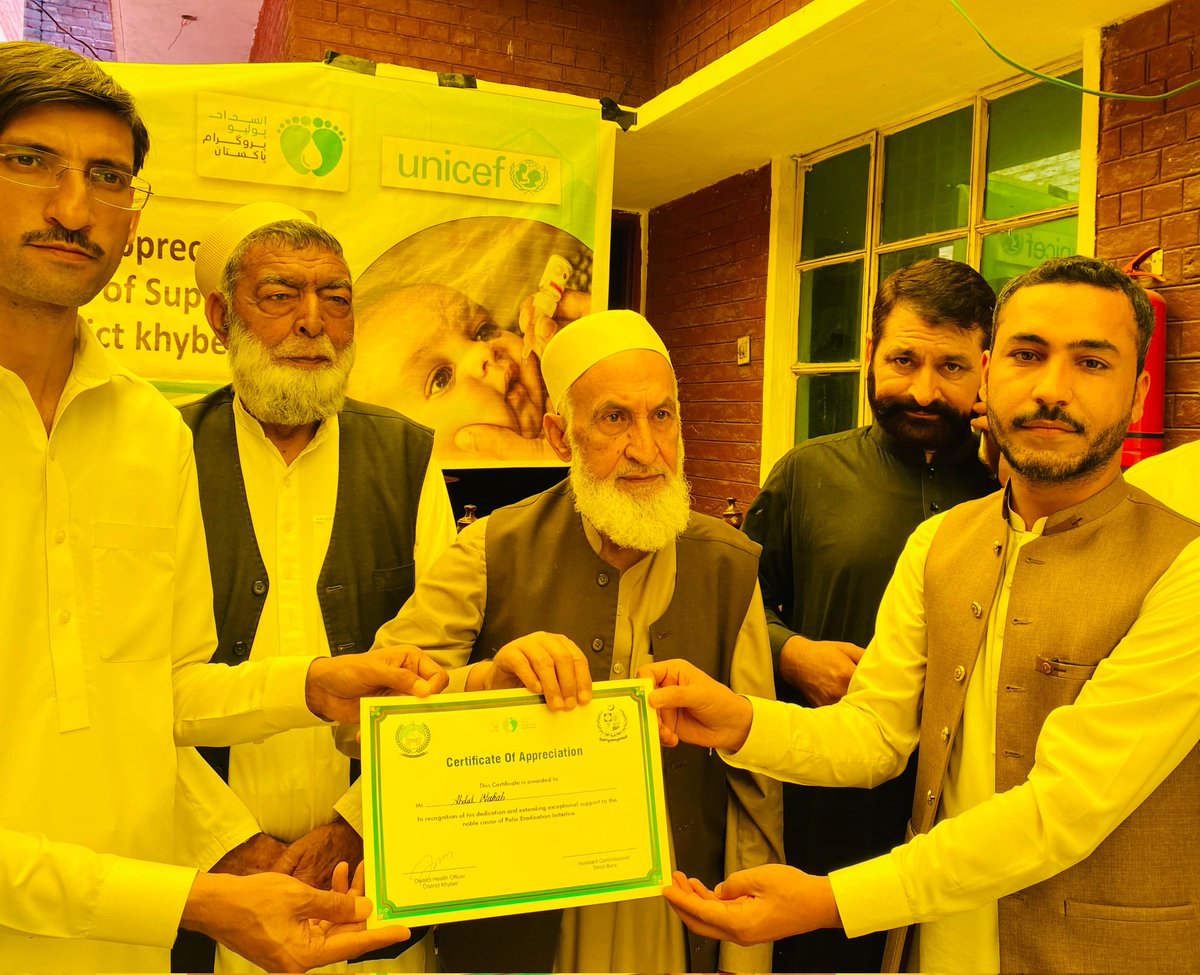 Received certificate of appreciation from Assistant Commissioner Bara Shahabuddin on behalf of Polio Program
#PSFKhyber @PakFightsPolio