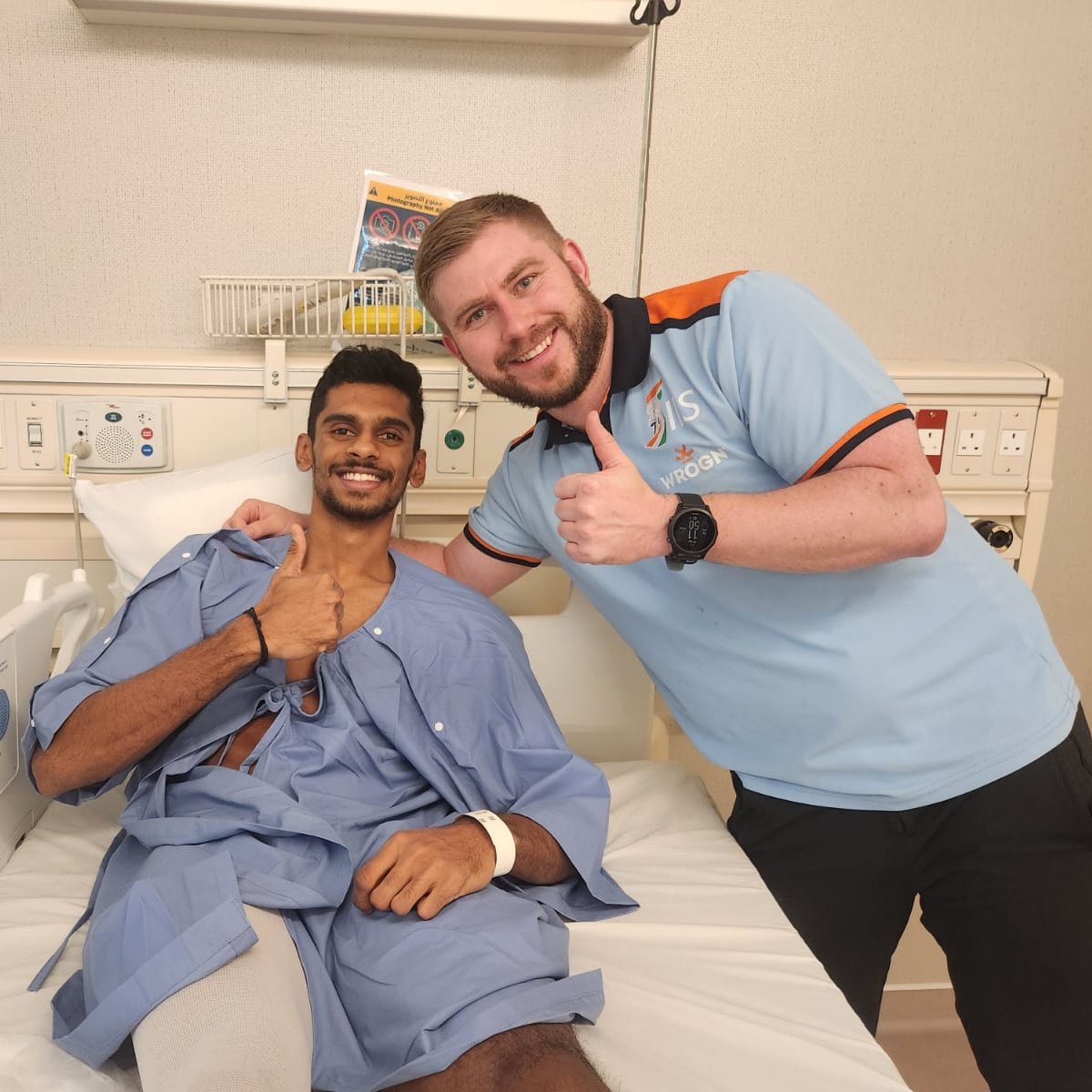 All smiles at the Aspetar Hospital in Doha, where #TeamIIS athlete Sreeshankar Murali has successfully completed a surgery on his knee. The Long Jumper is pictured here with our Head of Sports Science Dr. Samuel Pullinger. #CraftingVictories 🇮🇳