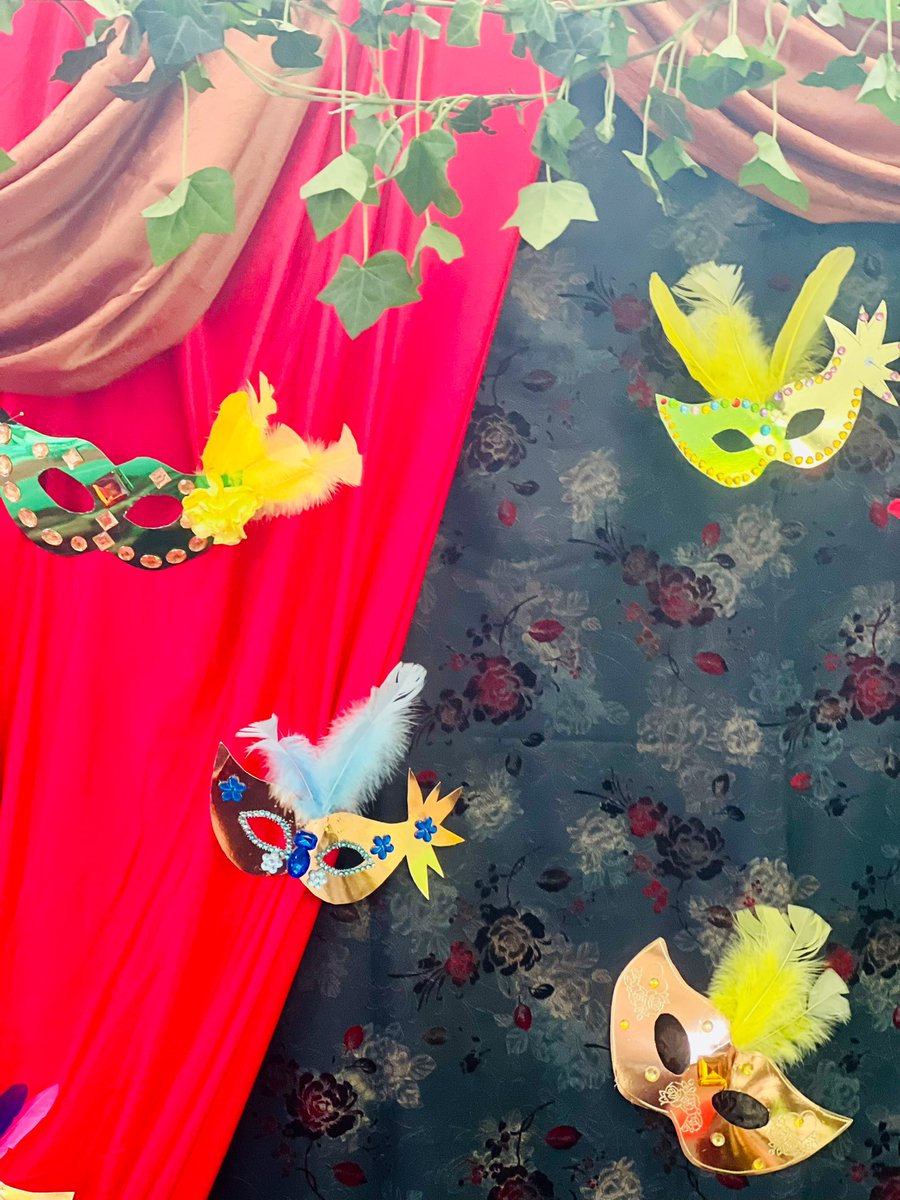 ullabroms's tweet image. Taiteella voi luoda yhteisöllistä kulttuuria &amp;amp; vaikuttaa #hyvinvointi’in. #Kulttuuri synnyttää meissä tunteita, auttaa niiden käsittelyssä. #Yhdessä rakennettu #kotiooppera jos jokin, rakentaa luottamusta&amp;amp; vahvistaa me-henkeä #kansanterveys #taide #hopeinensiirtymä @foibekartano