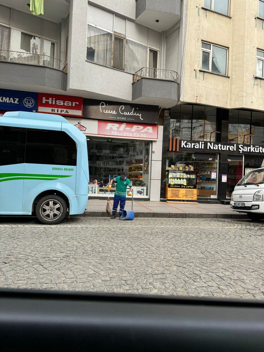 TemizRize's tweet photo. Şehir içi temizlik çalışmalarımız...@rahmimetin @FerdiByzts @TemizRize https://t.co/To0g7sHfDP