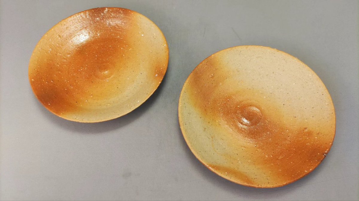 tutikokoro's tweet photo. 器(12)
『備前火襷小皿 二人』
W13.8cm
お問い合わせは
メッセージにてお願い致します。
#備前焼 #器 #丸皿 #緋襷 #九寸皿 #食器 #和食器 #陶器 #陶芸 #陶芸家 #和食 #備前焼のある暮らし #bizenpottery #pottery #japanesetableware #woodfiredpottery https://t.co/sqsJ2n6de9