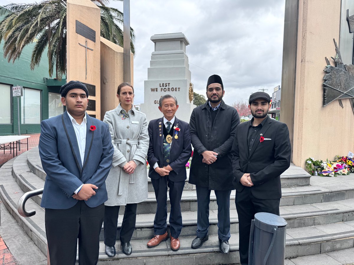 @AhmadiyyaVIC attended the ANZAC Day service at the ANZAC Pillars of Freedom in Dandenong to pay their tribute to the soldiers through prayers, observing silence, and the laying of wreath. We wish and pray good for the families whose loved ones sacrified.