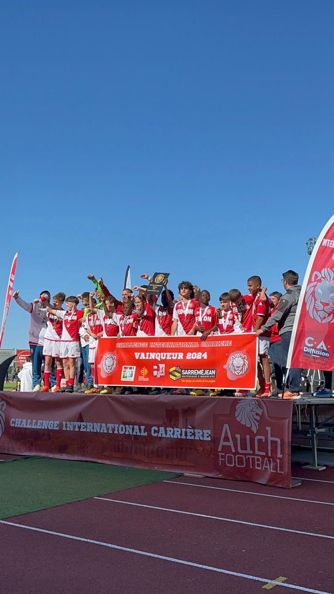 ClemDragon's tweet photo. Victoire des U13 @AS_Monaco au Tournoi international E.Carriere face au @ToulouseFC !    @motaccard @TANG_Foot @ActuFoot_ @Actufoot_com #2011 #GENERATION #ASMonaco #plaisir #Victory https://t.co/EWiReikrsE