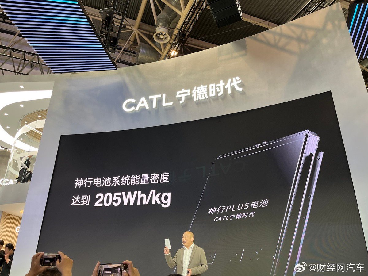 205 Wh/kg energy density LFP battery. #CATL unveiled the Shenxing Plus LFP battery at the Beijing Auto Show. With a range of up to 1,000 km, it offers 4C fast charging for 600 km in 10 minutes. The battery boasts an integrated casing design, achieving 205 Wh/kg energy density.