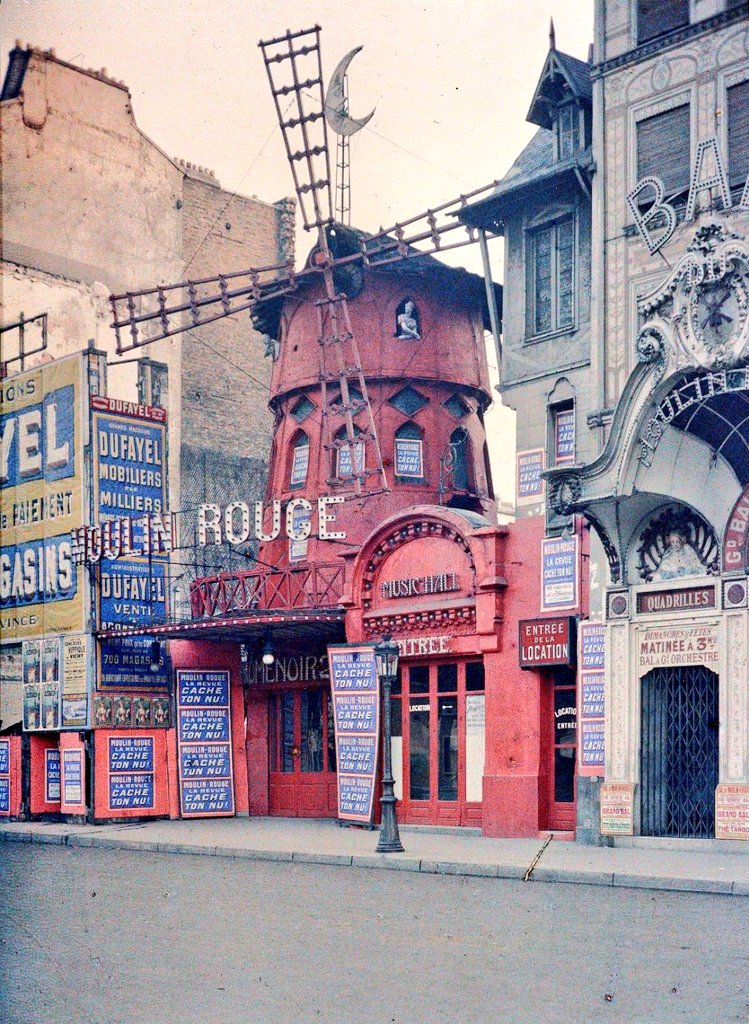Bonjour. ☕️🥖😊

Stéphane Passet. 
Le Moulin Rouge, boulevard de Clichy 
Autochrome 1914. Paris 18e 
Musée Albert Kahn