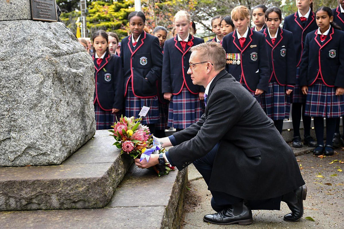 🇦🇺ANZAC Day has become Australia’s most important secular occasion. Honouring all who have worn our country’s uniform in service. Lest we forget. 🌺