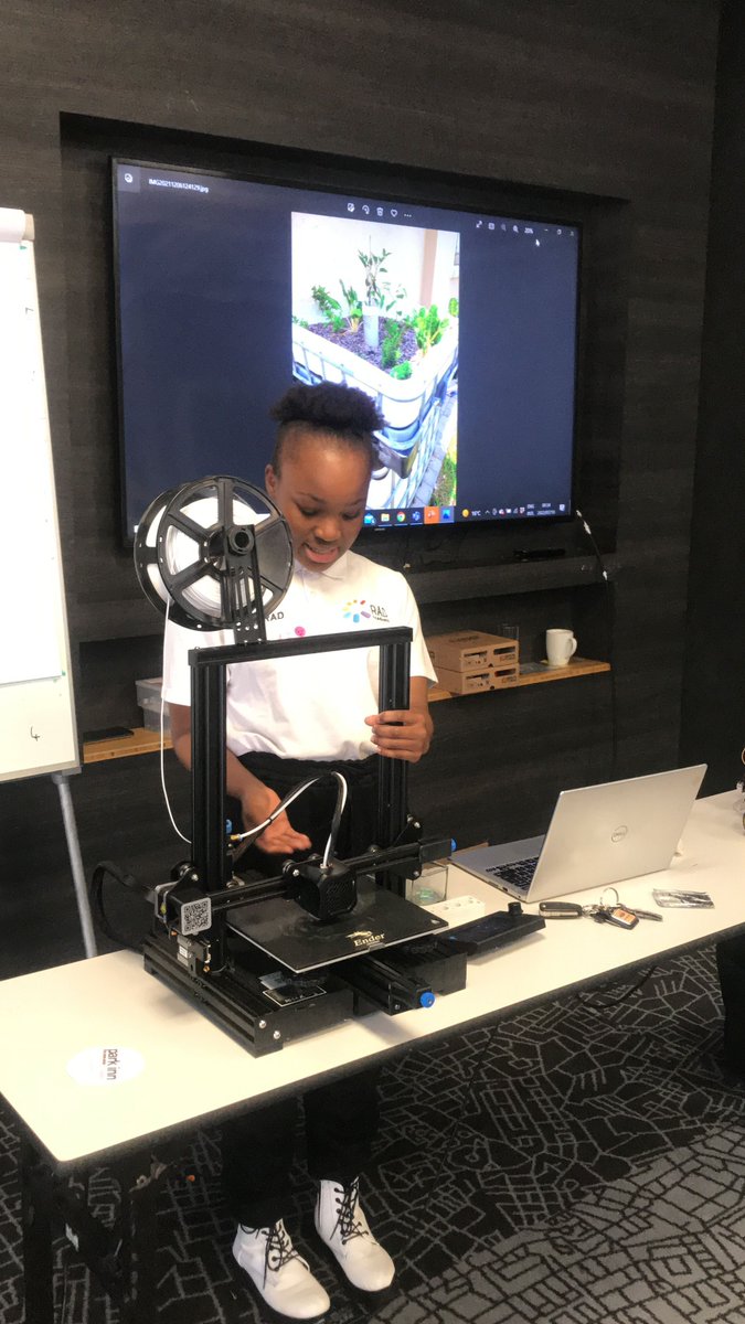 Chingombe's tweet image. #PrintTheFuture: 3D printing teaches kids that if they can dream it, they can make it. 🖨️💭@academy_rad