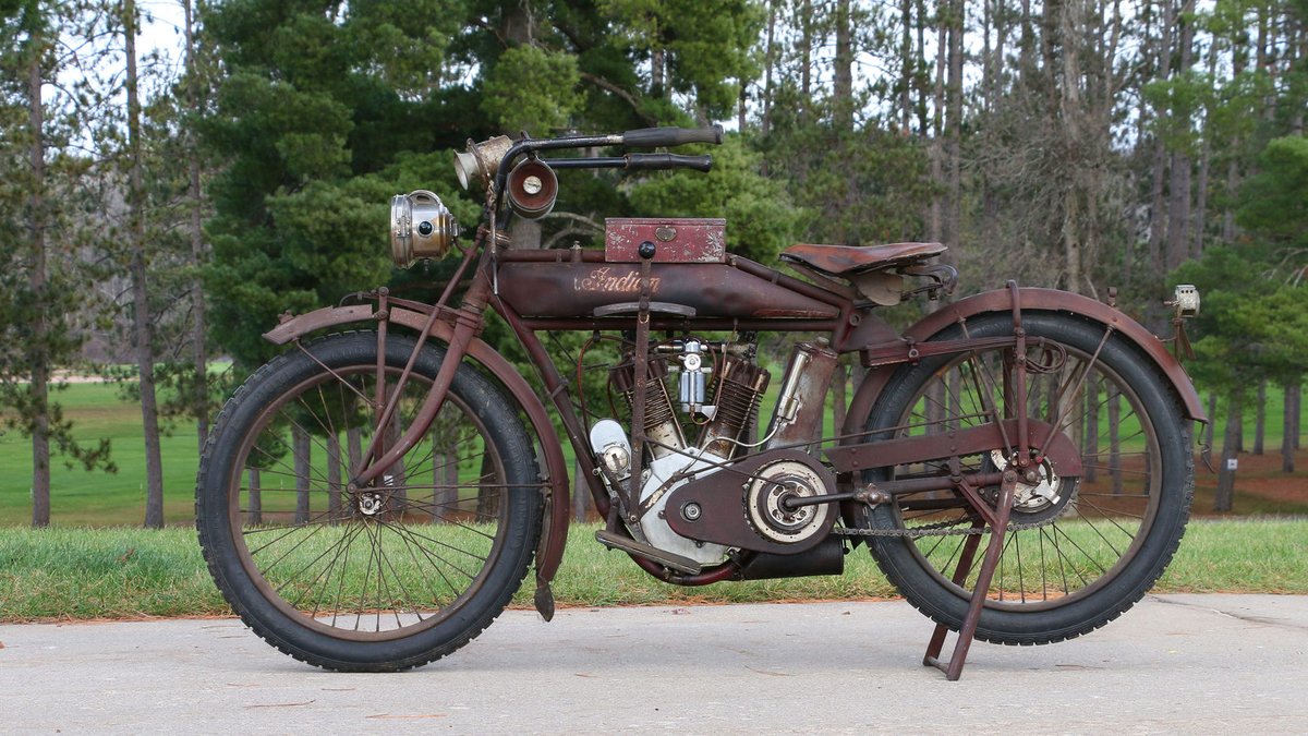 1913 Indian Twin source: tinyurl.com/amdrneme #ClassicMotorcycles