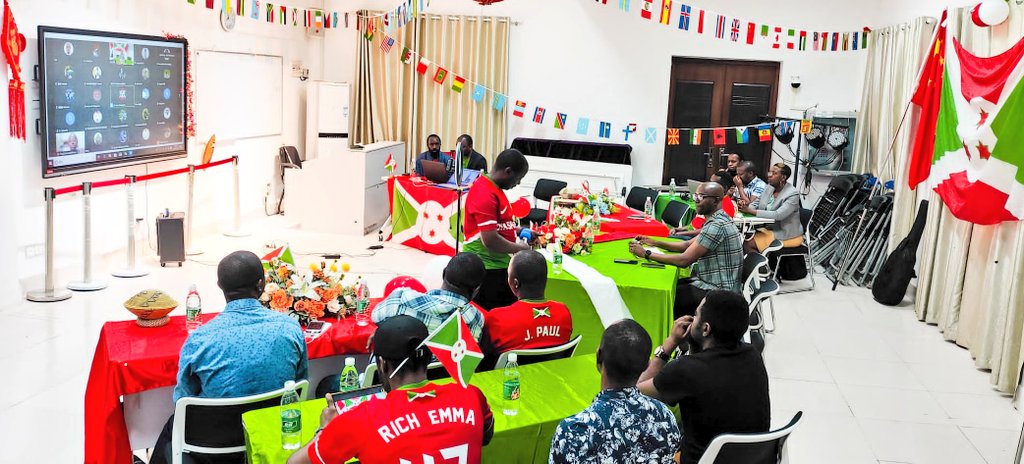 🇧🇮 🇨🇳 A l'occasion de leur séjour en #Chine, les dirigeants du @PAEEJ_Burundi ont eu une séance de travail avec la diaspora de ce pays. Inciter à importer des projets innovants réalisables au #Burundi et ainsi contribuer au développement de leur pays était à l'ordre du jour