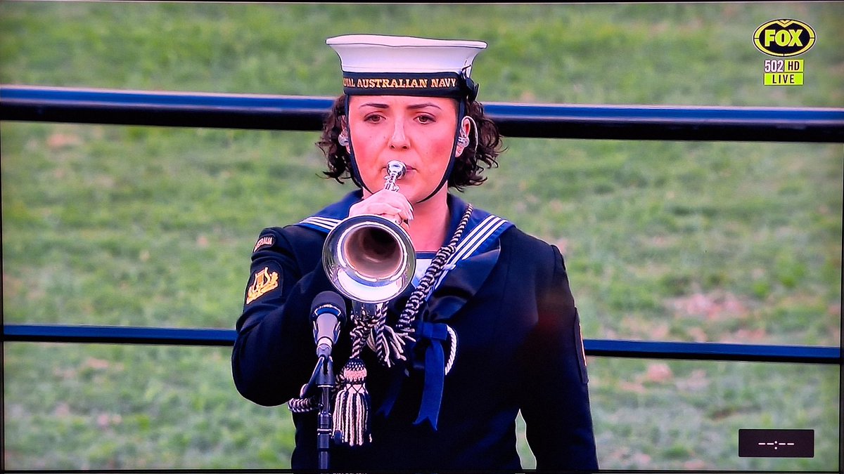 Best Last Post I've ever heard from Australian navy bugler Isabella Harvey #NRLDragonsRoosters #LestWeForget