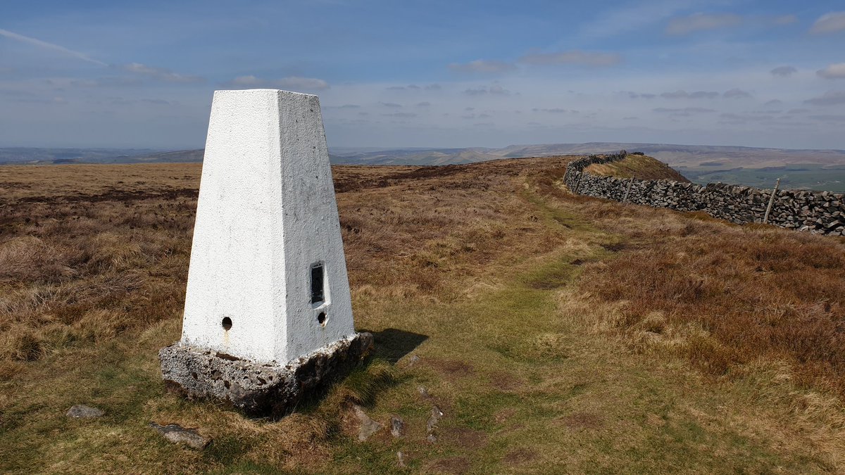 What used to be my local trig on Combs Moss, three years ago today. On the horizon - South Head, Kinder Scout, and Brown Knoll. 😎 #TrigThursday #ThrowbackThursday #PeakDistrict