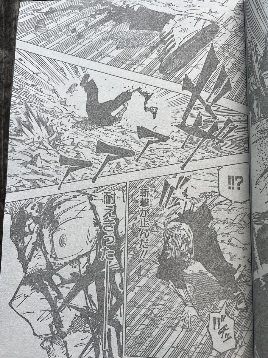 Rm_5aled's tweet photo. #JJKSpoilers #JJK258   

OMG!! SUKUNA USES A NEW TECHNIQUE &amp; YUJI LOOSES ONE LEG ALSO YUJI USES SIMPLE DOMAIN AND SUKUNA USED FUGA!! WTF 😭🔥 https://t.co/EveruBfK5C