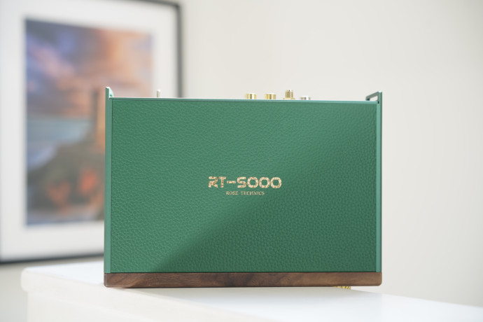 The @RoseTechnics RT-5000 is a new desktop DAC/AMP and this one really surprised us. Find out all you need to know about this combo unit, now on Headfonia!
headfonia.com/rose-technics-… #headfi #rosetechnics #rt5000