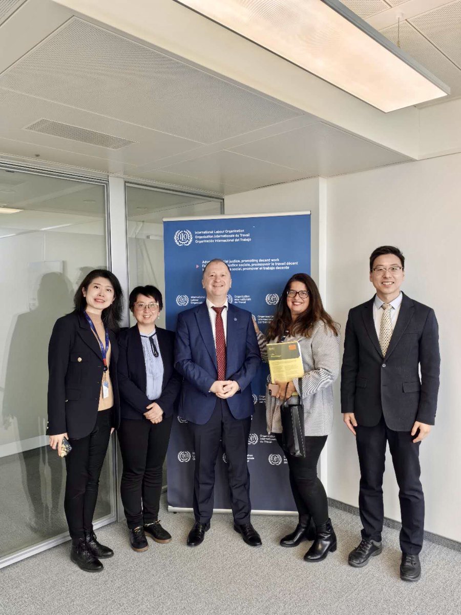 🧑🏼‍🤝‍🧑🏻Partnerships for social justice are about working together with a variety of partners. Delighted to have met with colleagues from the Shanghai University of International Business And Economics (SUIBE)🇨🇳 who do interesting and relevant work. Knowledge and capacity building key