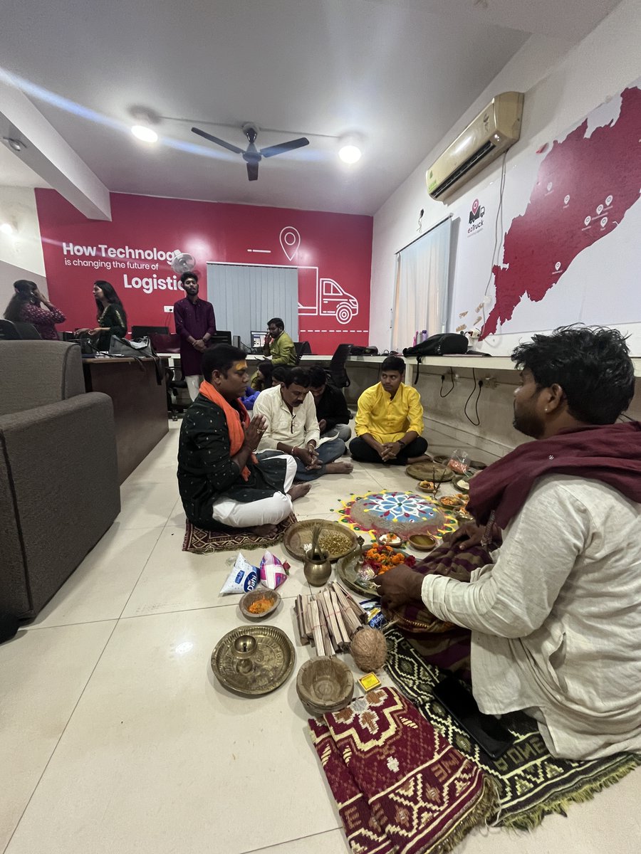 EztruckL's tweet photo. A special puja and havan were performed at the office for the successful completion of 4 years of ezTruck in Odisha. (24/04/2024)💐💐

#ezTruck #FoundationDay #4yearsofSuccess #4thFoundationDay #specialpuja #Havan #dalaauto #TransportAuto #TataAce #minitruck #delivery #trucks https://t.co/k9yIAjMPVm