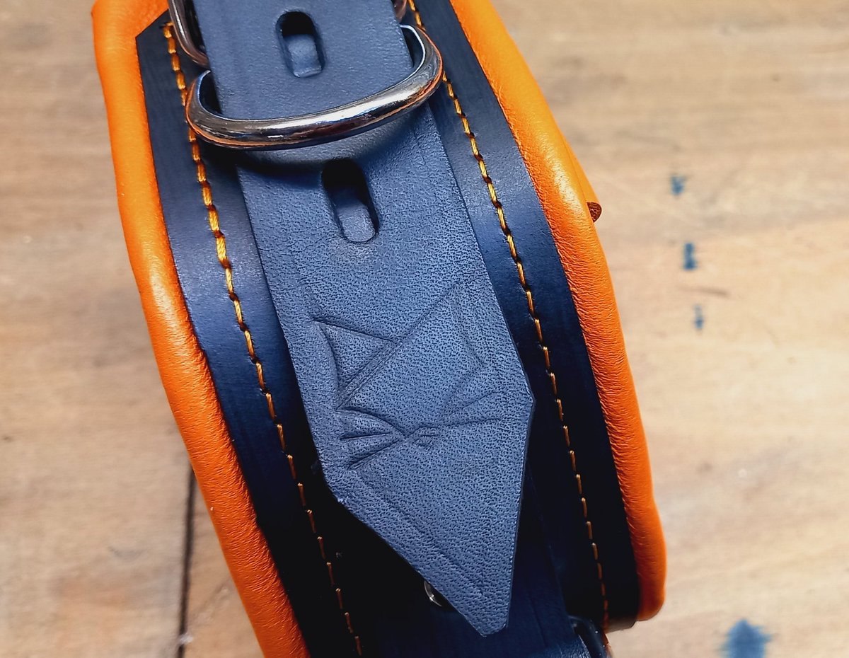 CraftsAndrew's tweet photo. Handle collar
Orange and black colors
Lockable
Available here : https://t.co/kbVUiIufZ8
#leatherhandmade #leatherharness #customharness #customleather https://t.co/PYcAtzwFS1