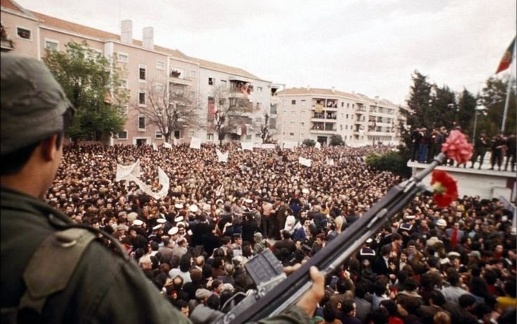 25 de Abril sempre. Fascismo nunca mais. Ne jamais oublier. Bonne fête nationale 🇵🇹