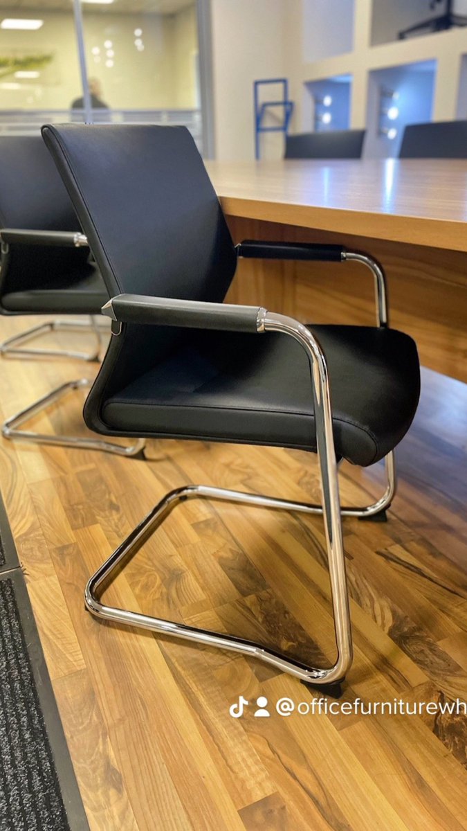 CANTE cantilever meeting chair, black faux leather, in stock with standard lead time of 5-7 working day… absolutely stunning chair and a £ to match! 📧 sales@officeinteriorswholesale.co.uk for further info. #meetingchair #boardroom #meetings #meetingrooms #officefurnitureuk