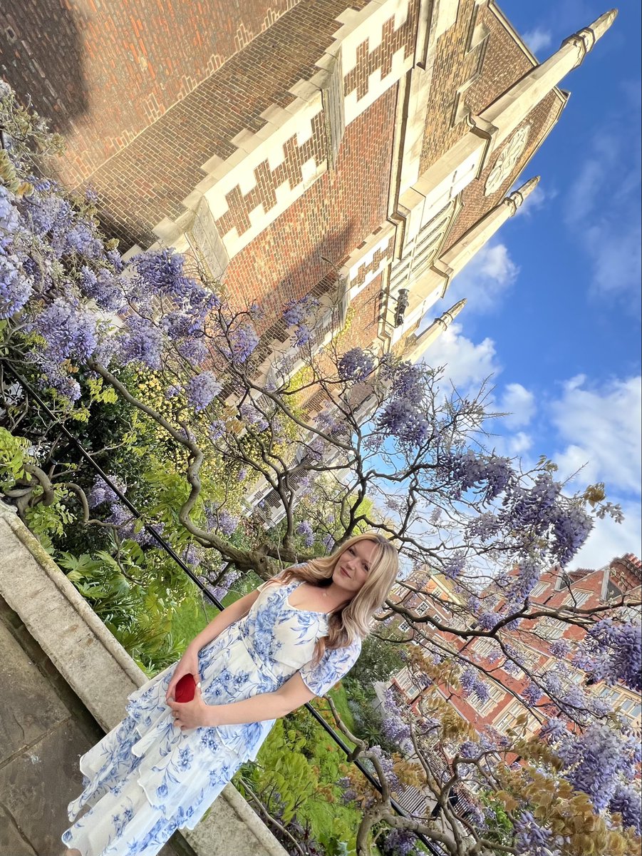 DeDomenici's tweet photo. Last night that nice @KateWellham took me to help celebrate the 450th 🎂 of popular movie location backdrop &amp; one of London’s oldest venues @MiddleTemple Hall.
With 🖼️ by #FayeBridgwater, 🎹 by #ThomasKelly, &amp; 👰🏼📸 by #HannahTeare.
🥂👨🏽‍⚖️💒🍸🎬🐐
#MiddleTempleHall
#TheReduxProject https://t.co/IYLQdfwHVZ